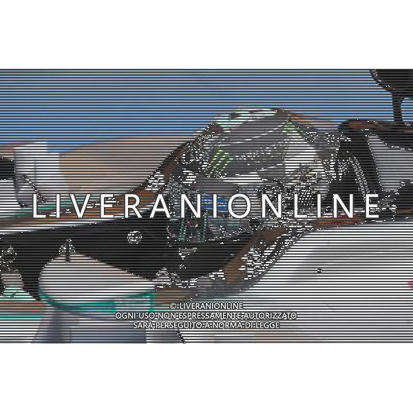 Pole sitter Nico Rosberg (GER) Mercedes AMG F1 W06 in parc ferme. 26.09.2015. Formula 1 World Championship, Rd 14, Japanese Grand Prix, Suzuka, Japan, Qualifying Day. AG ALDO LIVERANI SAS ONLY ITALY