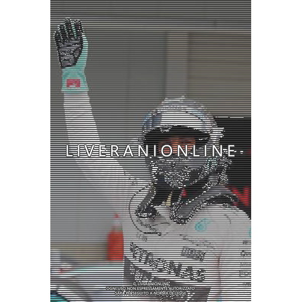 Nico Rosberg (GER) Mercedes AMG F1 celebrates his pole position in parc ferme. 26.09.2015. Formula 1 World Championship, Rd 14, Japanese Grand Prix, Suzuka, Japan, Qualifying Day. AG ALDO LIVERANI SAS ONLY ITALY