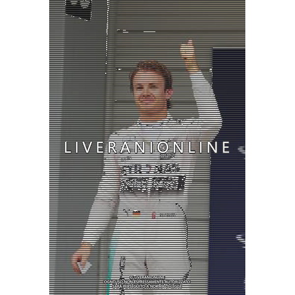 Nico Rosberg (GER) Mercedes AMG F1 celebrates his pole position in parc ferme. 26.09.2015. Formula 1 World Championship, Rd 14, Japanese Grand Prix, Suzuka, Japan, Qualifying Day. AG ALDO LIVERANI SAS ONLY ITALY