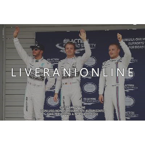 Qualifying top three in parc ferme (L to R): Lewis Hamilton (GBR) Mercedes AMG F1, second; Nico Rosberg (GER) Mercedes AMG F1, pole position; Valtteri Bottas (FIN) Williams, third. 26.09.2015. Formula 1 World Championship, Rd 14, Japanese Grand Prix, Suzuka, Japan, Qualifying Day. AG ALDO LIVERANI SAS ONLY ITALY