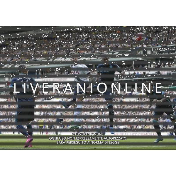 Tottenham Hotspur\'s Toby Alderweireld scores his sides second goal, despite the attentions of Manchester City\'s Fernando Photographer Craig Mercer/CameraSport Football - Barclays Premiership - Tottenham Hotspur v Manchester City - Saturday 26th September 2015 - White Hart Lane - London © CameraSport - 43 Linden Ave. Countesthorpe. Leicester. England. LE8 5PG - Tel: +44 (0) 116 277 4147 - admin@camerasport.com - www.camerasport.com AG ALDO LIVERANI SAS ONLY ITALY