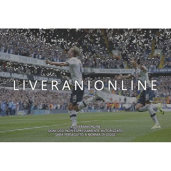 Tottenham Hotspur\'s Harry Kane celebrates scoring his sides third goal with Erik Lamela Photographer Craig Mercer/CameraSport Football - Barclays Premiership - Tottenham Hotspur v Manchester City - Saturday 26th September 2015 - White Hart Lane - London © CameraSport - 43 Linden Ave. Countesthorpe. Leicester. England. LE8 5PG - Tel: +44 (0) 116 277 4147 - admin@camerasport.com - www.camerasport.com AG ALDO LIVERANI SAS ONLY ITALY