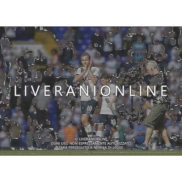 Tottenham Hotspur\'s Harry Kane applauds the home fans at full time - final score 4-1 Photographer Craig Mercer/CameraSport Football - Barclays Premiership - Tottenham Hotspur v Manchester City - Saturday 26th September 2015 - White Hart Lane - London © CameraSport - 43 Linden Ave. Countesthorpe. Leicester. England. LE8 5PG - Tel: +44 (0) 116 277 4147 - admin@camerasport.com - www.camerasport.com AG ALDO LIVERANI SAS ONLY ITALY