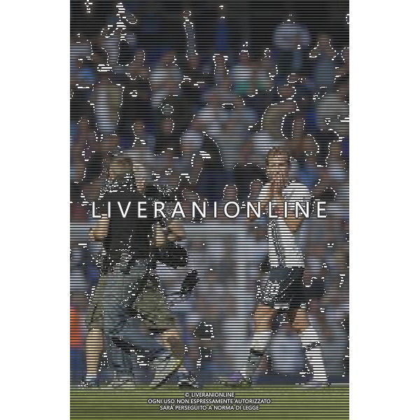 Tottenham Hotspur\'s Harry Kane applauds the home fans at full time - final score 4-1 Photographer Craig Mercer/CameraSport Football - Barclays Premiership - Tottenham Hotspur v Manchester City - Saturday 26th September 2015 - White Hart Lane - London © CameraSport - 43 Linden Ave. Countesthorpe. Leicester. England. LE8 5PG - Tel: +44 (0) 116 277 4147 - admin@camerasport.com - www.camerasport.com AG ALDO LIVERANI SAS ONLY ITALY
