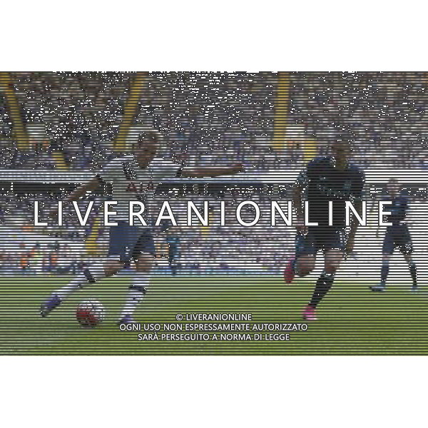 Tottenham Hotspur\'s Harry Kane gets a shot in Photographer Craig Mercer/CameraSport Football - Barclays Premiership - Tottenham Hotspur v Manchester City - Saturday 26th September 2015 - White Hart Lane - London © CameraSport - 43 Linden Ave. Countesthorpe. Leicester. England. LE8 5PG - Tel: +44 (0) 116 277 4147 - admin@camerasport.com - www.camerasport.com AG ALDO LIVERANI SAS ONLY ITALY