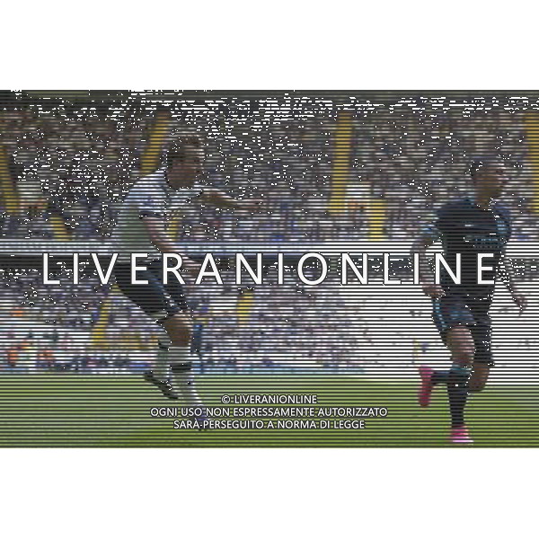 Tottenham Hotspur\'s Harry Kane gets a shot in Photographer Craig Mercer/CameraSport Football - Barclays Premiership - Tottenham Hotspur v Manchester City - Saturday 26th September 2015 - White Hart Lane - London © CameraSport - 43 Linden Ave. Countesthorpe. Leicester. England. LE8 5PG - Tel: +44 (0) 116 277 4147 - admin@camerasport.com - www.camerasport.com AG ALDO LIVERANI SAS ONLY ITALY