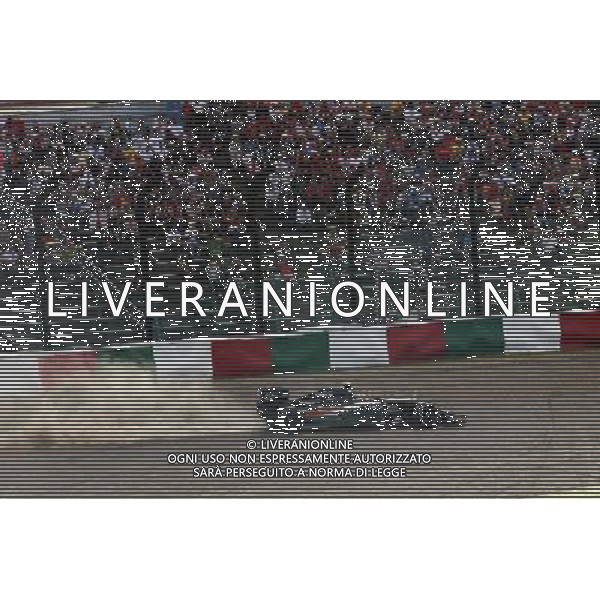 Sergio Perez (MEX) Sahara Force India F1 VJM08 runs wide at the start of the race. 27.09.2015. Formula 1 World Championship, Rd 14, Japanese Grand Prix, Suzuka, Japan, Race Day. AG ALDO LIVERANI SAS ONLY ITALY