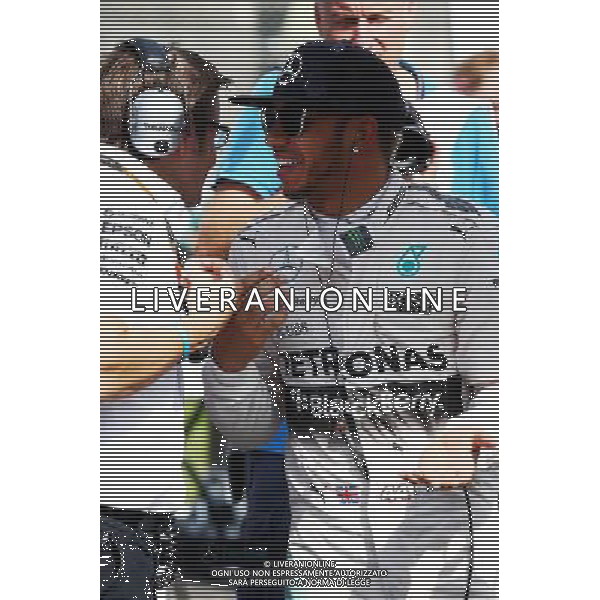 Lewis Hamilton (GBR) Mercedes AMG F1 on the grid. 27.09.2015. Formula 1 World Championship, Rd 14, Japanese Grand Prix, Suzuka, Japan, Race Day. AG ALDO LIVERANI SAS ONLY ITALY