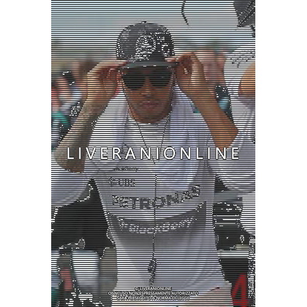 Lewis Hamilton (GBR) Mercedes AMG F1 on the grid. 27.09.2015. Formula 1 World Championship, Rd 14, Japanese Grand Prix, Suzuka, Japan, Race Day. AG ALDO LIVERANI SAS ONLY ITALY