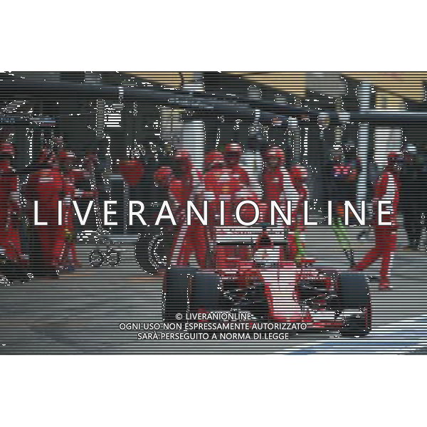 Sebastian Vettel (GER) Ferrari SF15-T makes a pit stop. 27.09.2015. Formula 1 World Championship, Rd 14, Japanese Grand Prix, Suzuka, Japan, Race Day. AG ALDO LIVERANI SAS ONLY ITALY