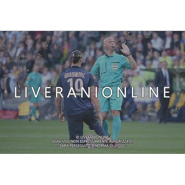 Zlatan IBRAHIMOVIC / Amaury DELERUE - 26.09.2015 - Nantes / PSG - 8eme journee Ligue 1 Photo : Nolwenn Le Gouic / Icon Sport AG ALDO LIVERANI SAS ONLY ITALY