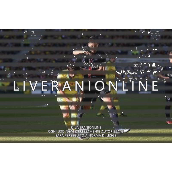 Zlatan IBRAHIMOVIC / Leo DUBOIS - 26.09.2015 - Nantes / PSG - 8eme journee Ligue 1 Photo : Nolwenn Le Gouic / Icon Sport AG ALDO LIVERANI SAS ONLY ITALY