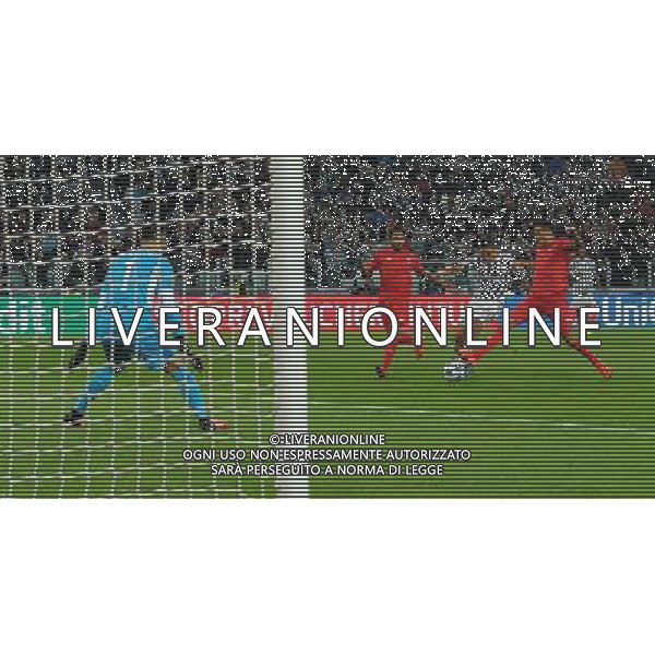 UEFA Champions League 2015/2016 Group Stage D Torino - 30.09.2015 Juventus-Siviglia Nella Foto:occasione dybala parata da rico /Ph.Vitez-Ag. Aldo Liverani