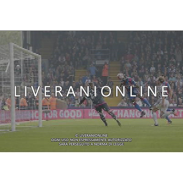 Crystal Palace\'s Yannick Bolasie scores the opening goal past West Bromwich Albion\'s Boaz Myhill Photographer Craig Mercer/CameraSport Football - Barclays Premiership - Crystal Palace v West Bromwich Albion - Saturday 3rd October 2015 - Selhurst Park - London © CameraSport - 43 Linden Ave. Countesthorpe. Leicester. England. LE8 5PG - Tel: +44 (0) 116 277 4147 - admin@camerasport.com - www.camerasport.com AG ALDO LIVERANI SAS ONLY ITALY
