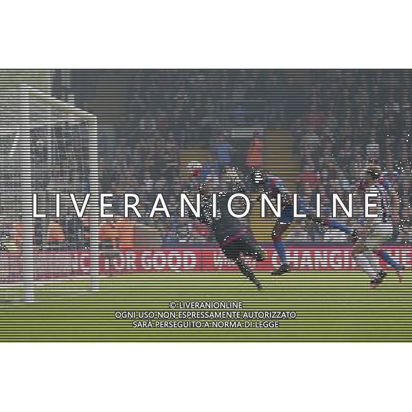 Crystal Palace\'s Yannick Bolasie scores the opening goal past West Bromwich Albion\'s Boaz Myhill Photographer Craig Mercer/CameraSport Football - Barclays Premiership - Crystal Palace v West Bromwich Albion - Saturday 3rd October 2015 - Selhurst Park - London © CameraSport - 43 Linden Ave. Countesthorpe. Leicester. England. LE8 5PG - Tel: +44 (0) 116 277 4147 - admin@camerasport.com - www.camerasport.com AG ALDO LIVERANI SAS ONLY ITALY