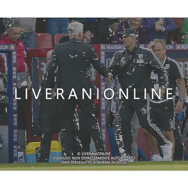 West Bromwich Albion manager Tony Pulis shakes the hand of Crystal Palace manager Alan Pardew at full time Photographer Craig Mercer/CameraSport Football - Barclays Premiership - Crystal Palace v West Bromwich Albion - Saturday 3rd October 2015 - Selhurst Park - London © CameraSport - 43 Linden Ave. Countesthorpe. Leicester. England. LE8 5PG - Tel: +44 (0) 116 277 4147 - admin@camerasport.com - www.camerasport.com AG ALDO LIVERANI SAS ONLY ITALY