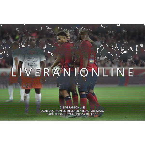Dispute pour tirer le penalty Sofiane BOUFAL / Junior TALLO - 02.10.2015 - Lille / Montpellier - 9eme journee de Ligue 1 Photo : Dave Winter / Icon Sport AG ALDO LIVERANI SAS ONLY ITALY