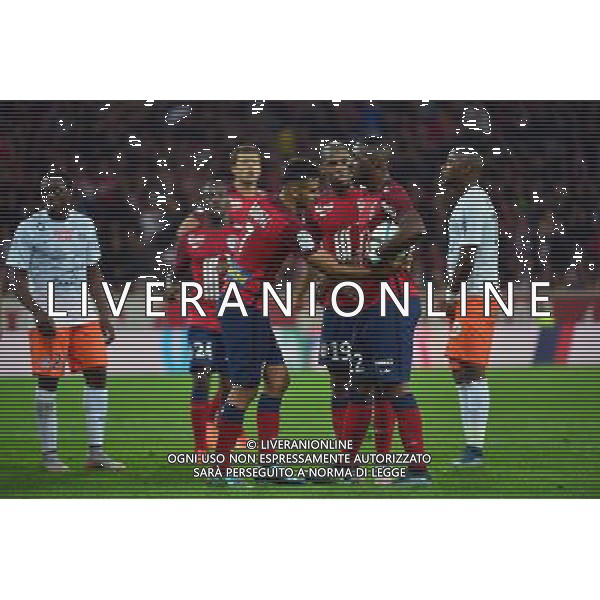 Dispute pour tirer le penalty Sofiane BOUFAL / Junior TALLO - 02.10.2015 - Lille / Montpellier - 9eme journee de Ligue 1 Photo : Dave Winter / Icon Sport AG ALDO LIVERANI SAS ONLY ITALY