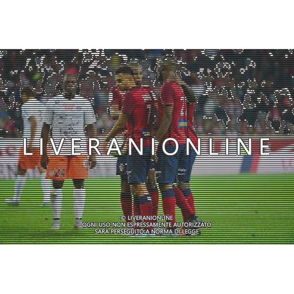 Sofiane BOUFAL / Junior TALLO dispute pour tirer le penalty - 02.10.2015 - Lille / Montpellier - 9e journee de Ligue 1 Photo: Dave Winter / Icon Sport AG ALDO LIVERANI SAS ONLY ITALY
