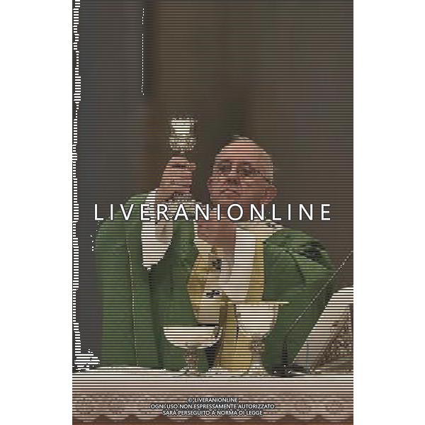 Roma - 04/10/2015 - Basilica di S. Pietro - Santa Messa dell\'Apertura della XIV Assemblea Generale Ordinaria del Sinodo dei Vescovi - nella foto: Papa Francesco / Ph. Fabrizio Corradetti - Ag. Aldo Liverani Sas