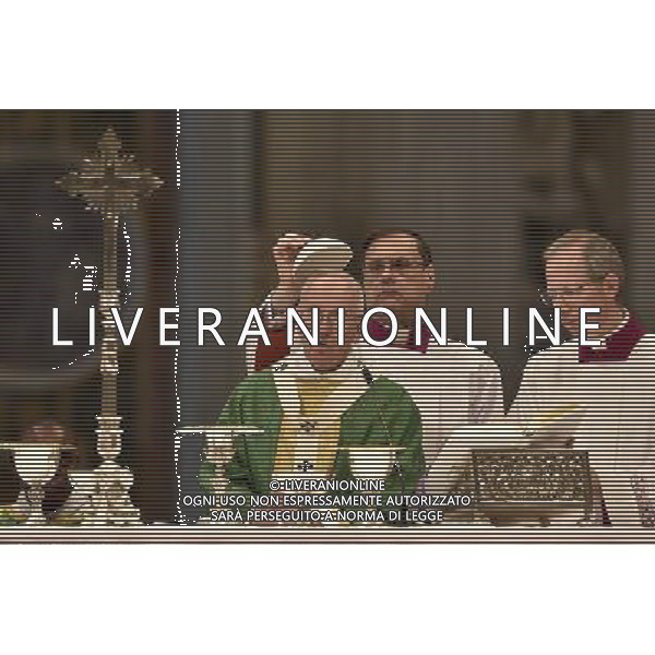 Roma - 04/10/2015 - Basilica di S. Pietro - Santa Messa dell\'Apertura della XIV Assemblea Generale Ordinaria del Sinodo dei Vescovi - nella foto: Papa Francesco / Ph. Fabrizio Corradetti - Ag. Aldo Liverani Sas