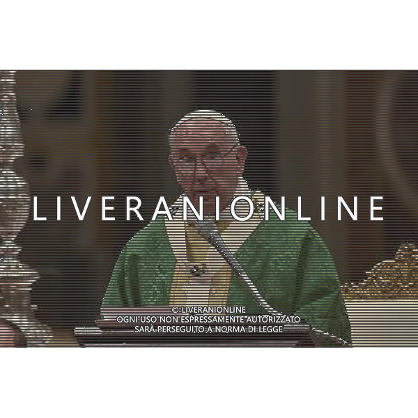 Roma - 04/10/2015 - Basilica di S. Pietro - Santa Messa dell\'Apertura della XIV Assemblea Generale Ordinaria del Sinodo dei Vescovi - nella foto: Papa Francesco / Ph. Fabrizio Corradetti - Ag. Aldo Liverani Sas