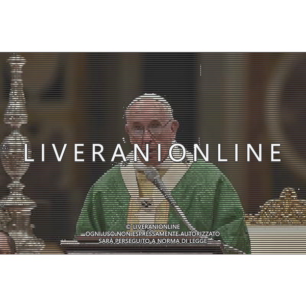 Roma - 04/10/2015 - Basilica di S. Pietro - Santa Messa dell\'Apertura della XIV Assemblea Generale Ordinaria del Sinodo dei Vescovi - nella foto: Papa Francesco / Ph. Fabrizio Corradetti - Ag. Aldo Liverani Sas
