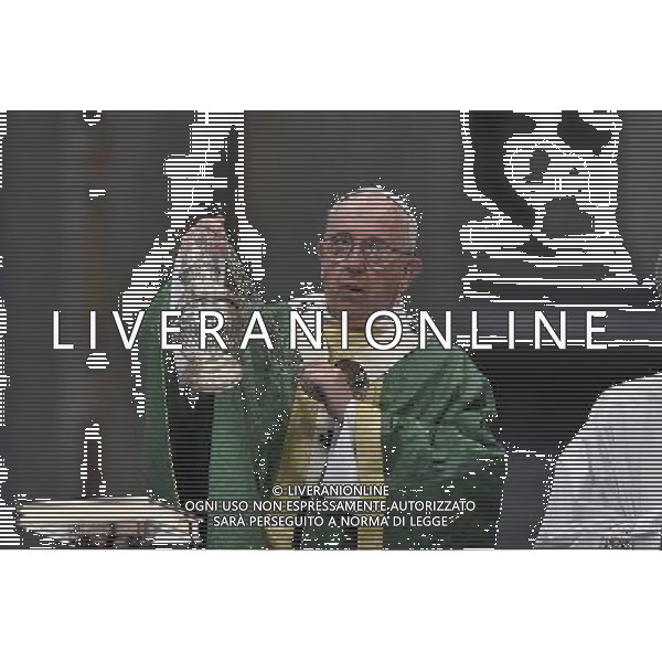 Roma - 04/10/2015 - Basilica di S. Pietro - Santa Messa dell\'Apertura della XIV Assemblea Generale Ordinaria del Sinodo dei Vescovi - nella foto: Papa Francesco / Ph. Fabrizio Corradetti - Ag. Aldo Liverani Sas