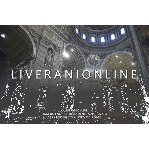 Roma - 04/10/2015 - Basilica di S. Pietro - Santa Messa dell\'Apertura della XIV Assemblea Generale Ordinaria del Sinodo dei Vescovi - nella foto: Interno della Basilisa di S. Pietro / Ph. Fabrizio Corradetti - Ag. Aldo Liverani Sas