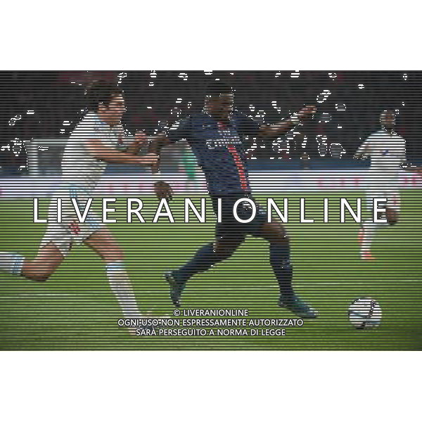 Paolo DE CEGLIE / Serge AURIER - 04.10.2015 - PSG / Marseille - 9eme journee Ligue 1 Photo : Nolwenn Le Gouic / Icon Sport AG ALDO LIVERANI SAS ONLY ITALY