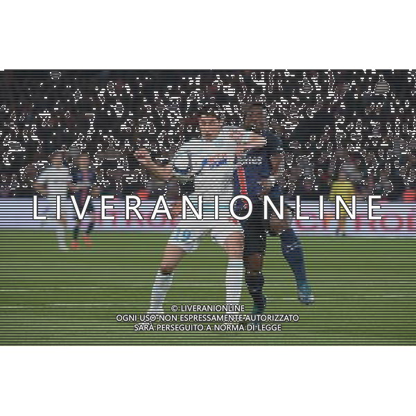 Abdelaziz BARRADA / Serge AURIER - 04.10.2015 - PSG / Marseille - 9eme journee Ligue 1 Photo : Nolwenn Le Gouic / Icon Sport AG ALDO LIVERANI SAS ONLY ITALY