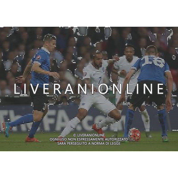 England\'s Theo Walcott Photographer Kieran Galvin/CameraSport International Football - UEFA EURO 2016 - European Qualifiers Group E - England v Estonia - Wednesday 7th October 2015 - Wembley Stadium - London © CameraSport - 43 Linden Ave. Countesthorpe. Leicester. England. LE8 5PG - Tel: +44 (0) 116 277 4147 - admin@camerasport.com - www.camerasport.com /Agenzia Aldo Liverani s.a.s.