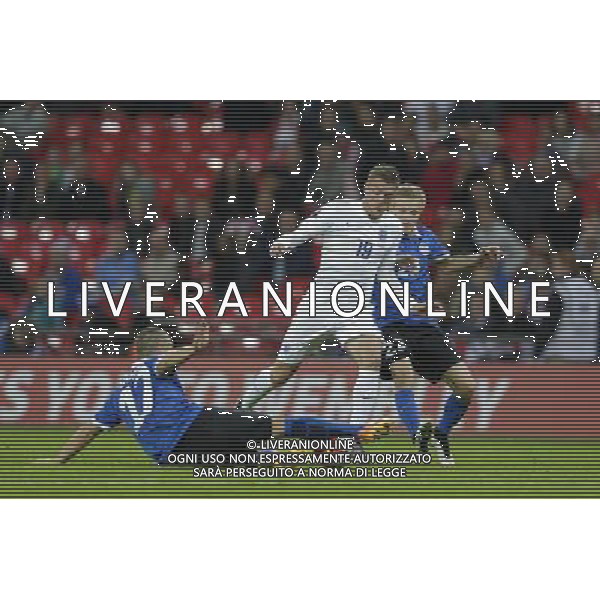 EnglandÕs Jamie Vardy is tackled by EstoniaÕs Enar Jaager Photographer Craig Mercer/CameraSport International Football - UEFA EURO 2016 - European Qualifiers Group E - England v Estonia - Friday 9th October 2015 - Wembley Stadium - London © CameraSport - 43 Linden Ave. Countesthorpe. Leicester. England. LE8 5PG - Tel: +44 (0) 116 277 4147 - admin@camerasport.com - www.camerasport.com /Agenzia Aldo Liverani s.a.s.