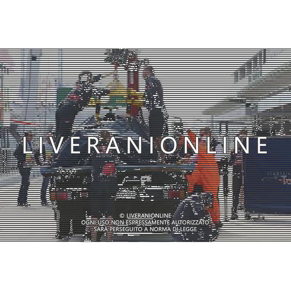 The Scuderia Toro Rosso STR10 of Carlos Sainz Jr (ESP) Scuderia Toro Rosso is recovered back to the pits on the back of a truck after he crashed in the third practice session. 10.10.2015. Formula 1 World Championship, Rd 15, Russian Grand Prix, Sochi Autodrom, Sochi, Russia, Qualifying Day. - www.xpbimages.com, EMail: requests@xpbimages.com - copy of publication required for printed pictures. Every used picture is fee-liable. © Copyright: Batchelor / XPB Images /Agenzia Aldo Liverani s.a.s.