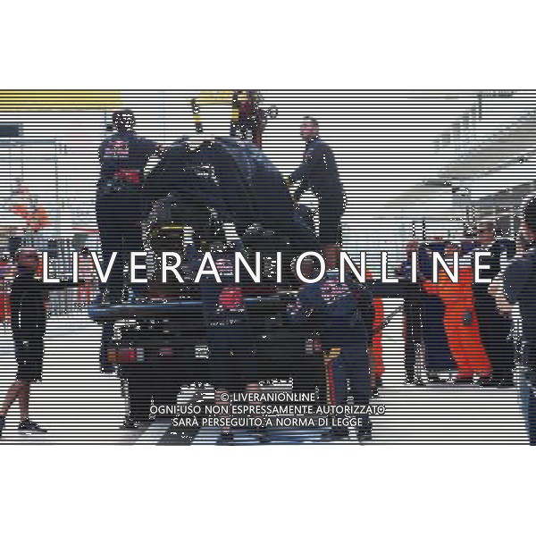 The Scuderia Toro Rosso STR10 of Carlos Sainz Jr (ESP) Scuderia Toro Rosso is recovered back to the pits on the back of a truck after he crashed in the third practice session. 10.10.2015. Formula 1 World Championship, Rd 15, Russian Grand Prix, Sochi Autodrom, Sochi, Russia, Qualifying Day. - www.xpbimages.com, EMail: requests@xpbimages.com - copy of publication required for printed pictures. Every used picture is fee-liable. © Copyright: Batchelor / XPB Images /Agenzia Aldo Liverani s.a.s.