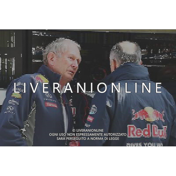 (L to R): Dr Helmut Marko (AUT) Red Bull Motorsport Consultant with Franz Tost (AUT) Scuderia Toro Rosso Team Principal. 10.10.2015. Formula 1 World Championship, Rd 15, Russian Grand Prix, Sochi Autodrom, Sochi, Russia, Qualifying Day. - www.xpbimages.com, EMail: requests@xpbimages.com - copy of publication required for printed pictures. Every used picture is fee-liable. © Copyright: Batchelor / XPB Images /Agenzia Aldo Liverani s.a.s.