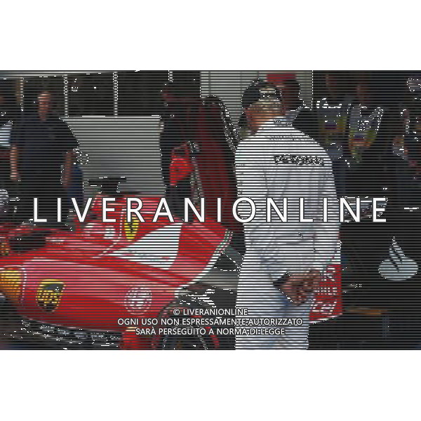 Lewis Hamilton (GBR) Mercedes AMG F1 looks at the Ferrari SF15-T of Sebastian Vettel (GER) Ferrari in parc ferme. 10.10.2015. Formula 1 World Championship, Rd 15, Russian Grand Prix, Sochi Autodrom, Sochi, Russia, Qualifying Day. - www.xpbimages.com, EMail: requests@xpbimages.com - copy of publication required for printed pictures. Every used picture is fee-liable. © Copyright: Batchelor / XPB Images /Agenzia Aldo Liverani s.a.s.