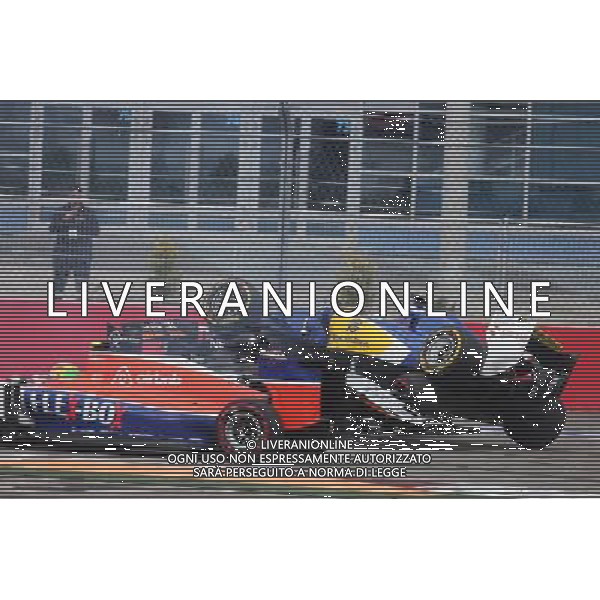Nico Hulkenberg (GER) Sahara Force India F1 VJM08 and Marcus Ericsson (SWE) Sauber C34 crash at the start of the race. 11.10.2015. Formula 1 World Championship, Rd 15, Russian Grand Prix, Sochi Autodrom, Sochi, Russia, Race Day. - www.xpbimages.com, EMail: requests@xpbimages.com - copy of publication required for printed pictures. Every used picture is fee-liable. © Copyright: Charniaux / XPB Images /Agenzia Aldo Liverani s.a.s.