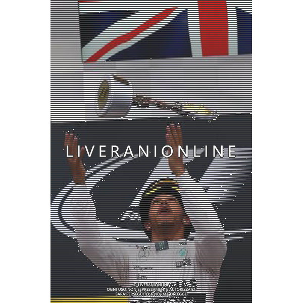 Race winner Lewis Hamilton (GBR) Mercedes AMG F1 celebrates on the podium. 11.10.2015. Formula 1 World Championship, Rd 15, Russian Grand Prix, Sochi Autodrom, Sochi, Russia, Race Day. - www.xpbimages.com, EMail: requests@xpbimages.com - copy of publication required for printed pictures. Every used picture is fee-liable. © Copyright: Batchelor / XPB Images /Agenzia Aldo Liverani s.a.s.