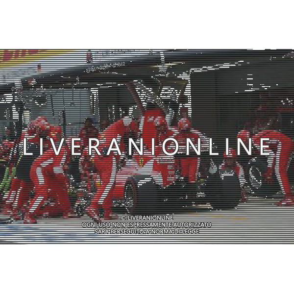 Sebastian Vettel (GER) Ferrari SF15-T makes a pit stop. 11.10.2015. Formula 1 World Championship, Rd 15, Russian Grand Prix, Sochi Autodrom, Sochi, Russia, Race Day. - www.xpbimages.com, EMail: requests@xpbimages.com - copy of publication required for printed pictures. Every used picture is fee-liable. © Copyright: Batchelor / XPB Images /Agenzia Aldo Liverani s.a.s.