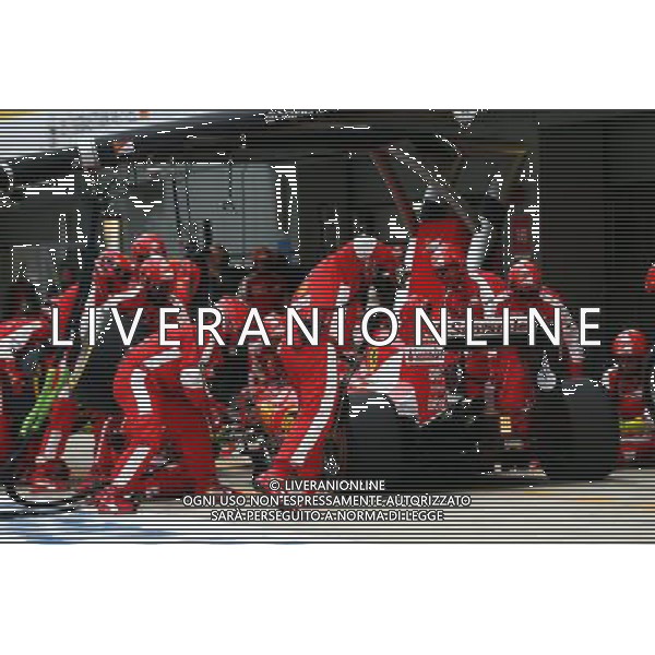 Kimi Raikkonen (FIN) Ferrari SF15-T makes a pit stop. 11.10.2015. Formula 1 World Championship, Rd 15, Russian Grand Prix, Sochi Autodrom, Sochi, Russia, Race Day. - www.xpbimages.com, EMail: requests@xpbimages.com - copy of publication required for printed pictures. Every used picture is fee-liable. © Copyright: Batchelor / XPB Images /Agenzia Aldo Liverani s.a.s.