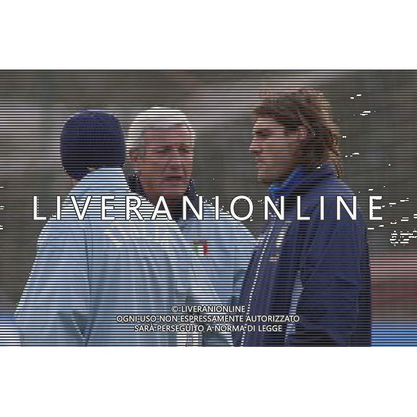 Coverciano 07/02/2005 Raduno e Allenamento Nazionale Italiana Calcio nella foto Marcello Lippi e christian vieri ph gianni nucci/agenzia aldo liverani