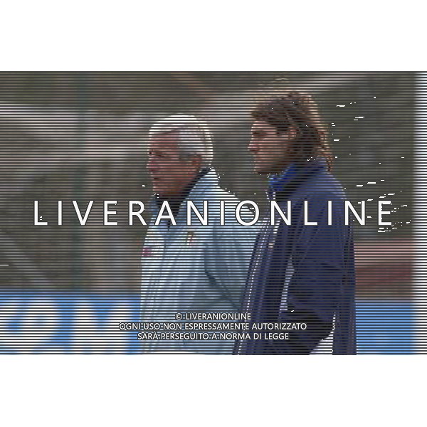 Coverciano 07/02/2005 Raduno e Allenamento Nazionale Italiana Calcio nella foto Marcello Lippi e christian vieri ph gianni nucci/agenzia aldo liverani