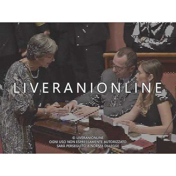 Roma - 13/10/2015 - Palazzo Madama - Votazione della legge costituzionale - nella foto: Anna Finocchiaro e Maria Elena Boschi / Ph. Fabrizio Corradetti - Ag. Aldo Liverani Sas/Ag. Aldo Liverani Sas
