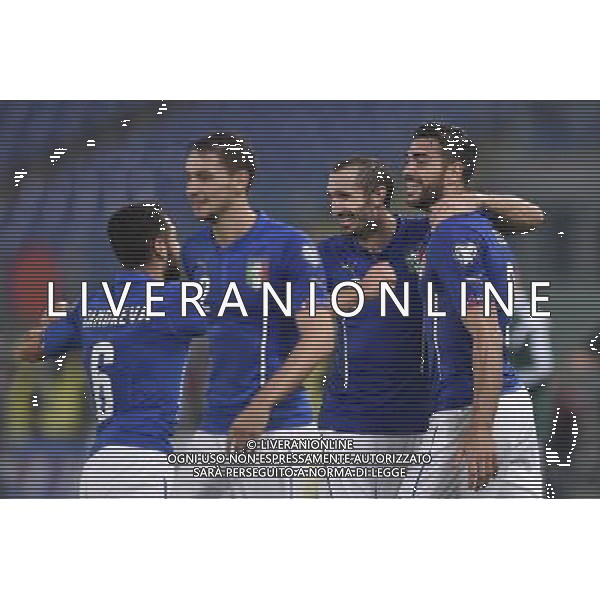 Roma - 13/10/2015 - Stadio Olimpico - Qualificazioni Euro 2016 - Italia vs Norvegia - nella foto: esultanza dopo il gol di Graziano Pelle\' festeggiato dai compagni / Ph. Fabrizio Corradetti - Ag. Aldo Liverani Sas