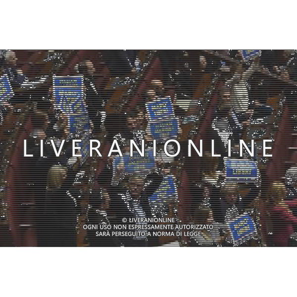 Roma - 15/10/2015 - Montecitorio - Cerimonia per il sessantesimo anniversario dell\'adesione dell\'Italia alle Nazioni Unite - nella foto: I deputati di Forza Italia con i cartelli \' Maro\' Liberi \' / Ph. Fabrizio Corradetti - Ag. Aldo Liverani Sas/Ag. Aldo Liverani Sas
