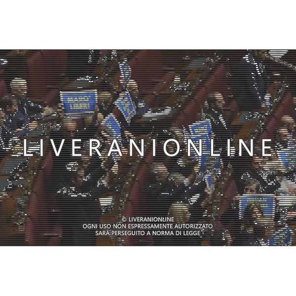 Roma - 15/10/2015 - Montecitorio - Cerimonia per il sessantesimo anniversario dell\'adesione dell\'Italia alle Nazioni Unite - nella foto: I deputati di Forza Italia con i cartelli \' Maro\' Liberi \' / Ph. Fabrizio Corradetti - Ag. Aldo Liverani Sas/Ag. Aldo Liverani Sas