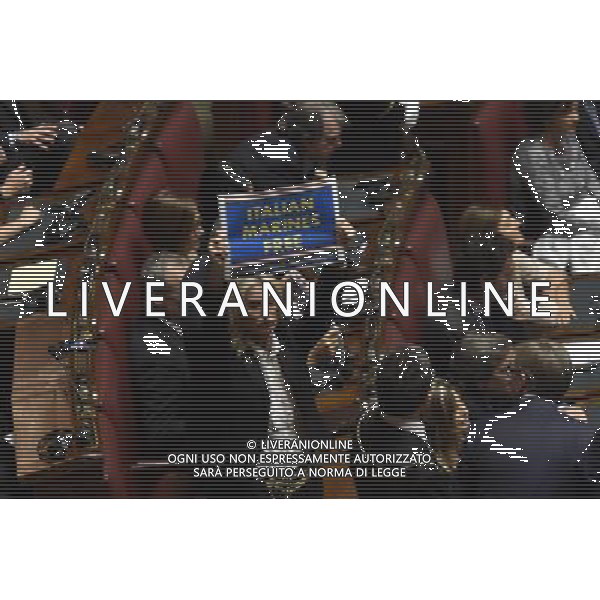 Roma - 15/10/2015 - Montecitorio - Cerimonia per il sessantesimo anniversario dell\'adesione dell\'Italia alle Nazioni Unite - nella foto: I deputati di Forza Italia con i cartelli \' Maro\' Liberi \' / Ph. Fabrizio Corradetti - Ag. Aldo Liverani Sas/Ag. Aldo Liverani Sas