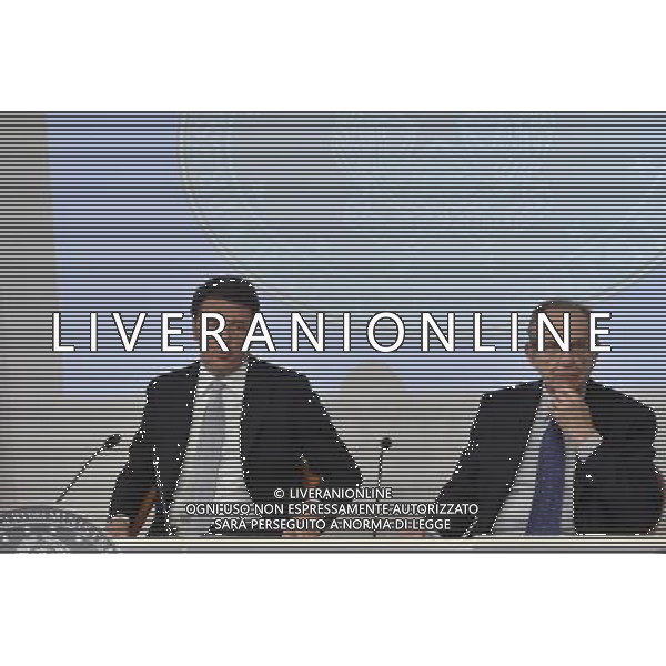 Roma - 15/10/2015 - Palazzo Chigi - Conferenza stampa dopo il Consiglio dei Ministri - nella foto: Matteo Renzi e Pier Carlo Padoan /Ph. Fabrizio Corradetti - Ag. Aldo Liverani sas/Ag. Aldo Liverani Sas
