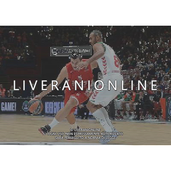 Turkish Airline Eurolega 2015/2016 Regular Season Milano - 16.10.2015 EA7 Emporio Armani Milano-Laboral Kutxa Vitoria Nella Foto:Gentile Alessandro-Hanga Adam /Ph.Vitez-Ag. Aldo Liverani